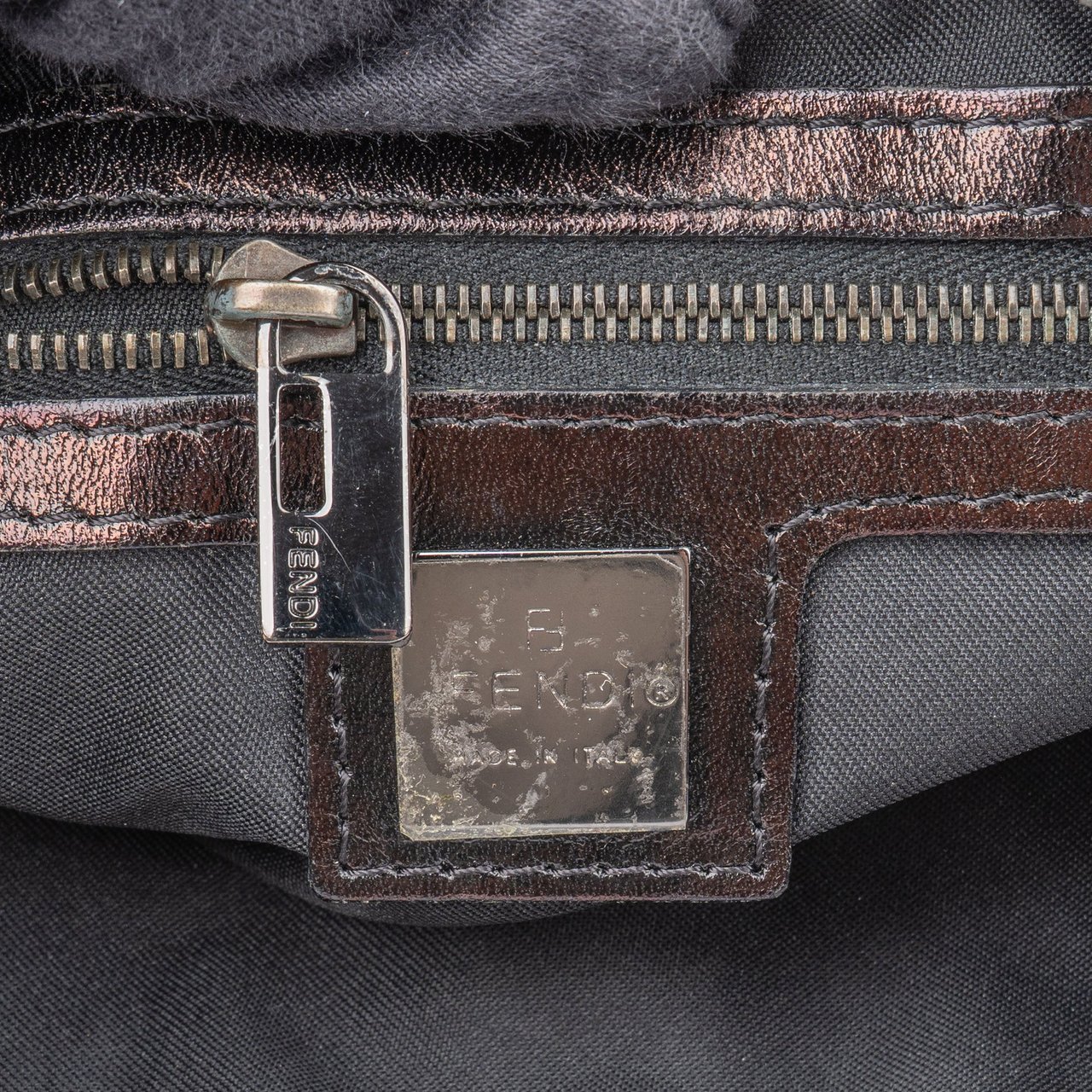 Fendi Fendi FF Monogram Baguette Shoulder Bag Zwart