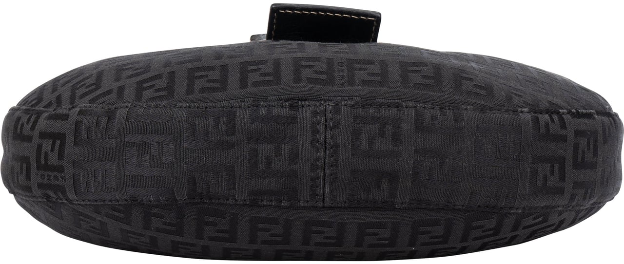 Fendi Fendi FF Monogram Halfmoon Shoulder Bag Zwart