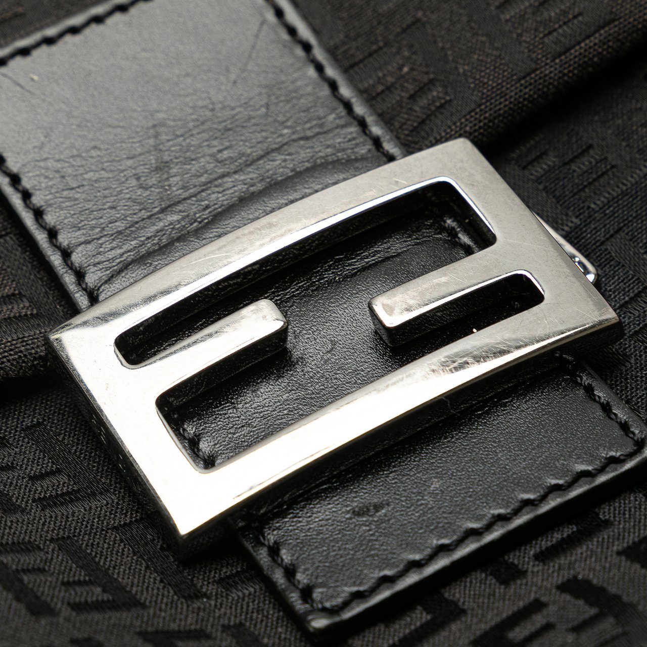 Fendi Zucchino Canvas Crossbody Zwart