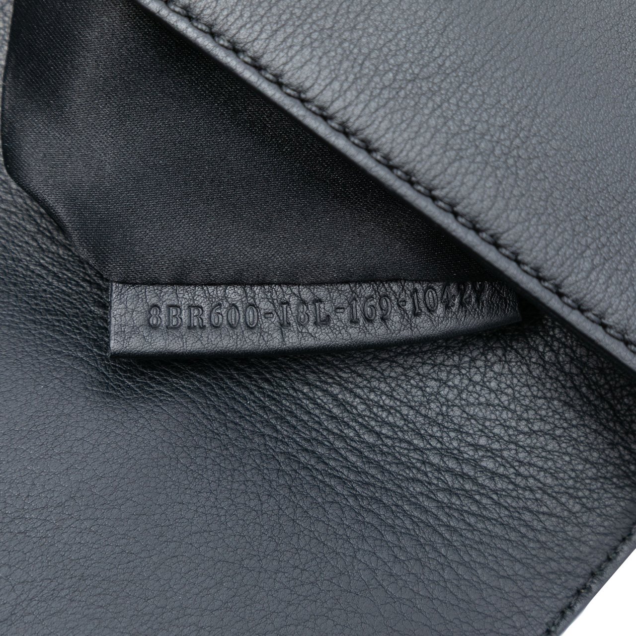 Fendi Medium Calfskin Waves Baguette Crossbody Zwart