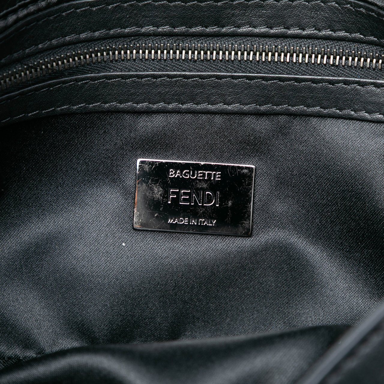 Fendi Medium Calfskin Waves Baguette Crossbody Zwart