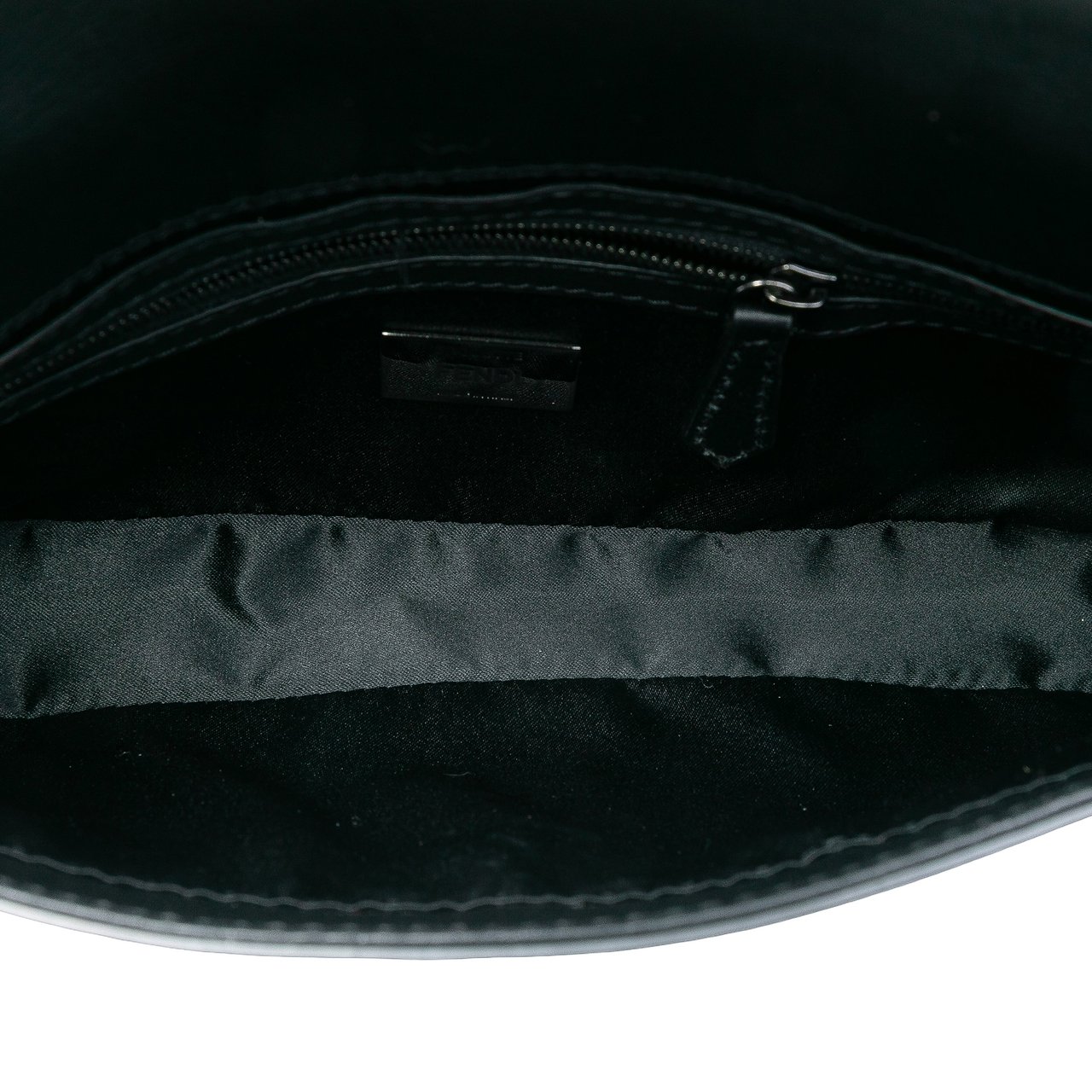 Fendi Medium Calfskin Waves Baguette Crossbody Zwart