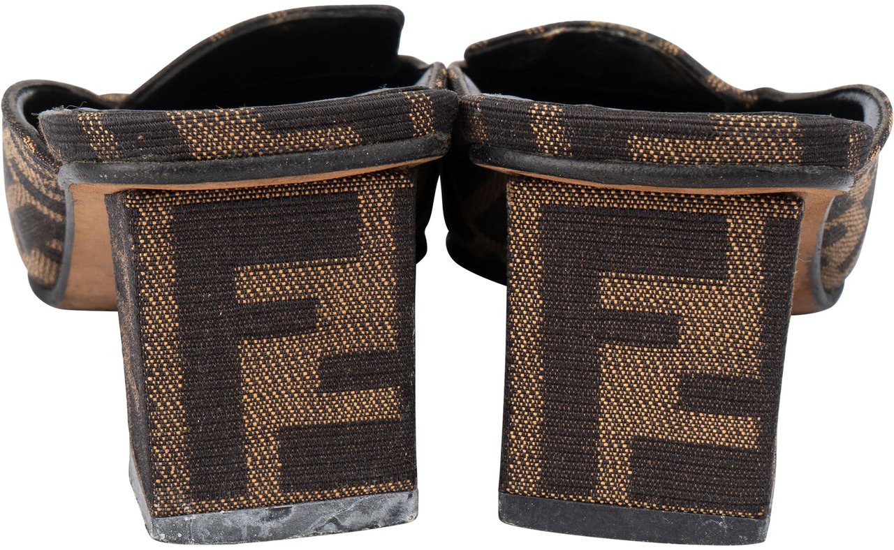 Fendi Fendi FF Monogram Heels (36,5) Bruin