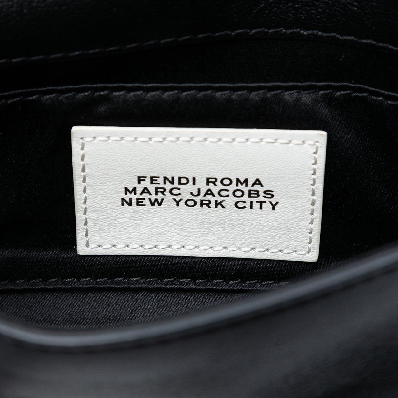 Fendi Marc Jacobs Calfskin Baguette Phone Pouch Satchel Zwart