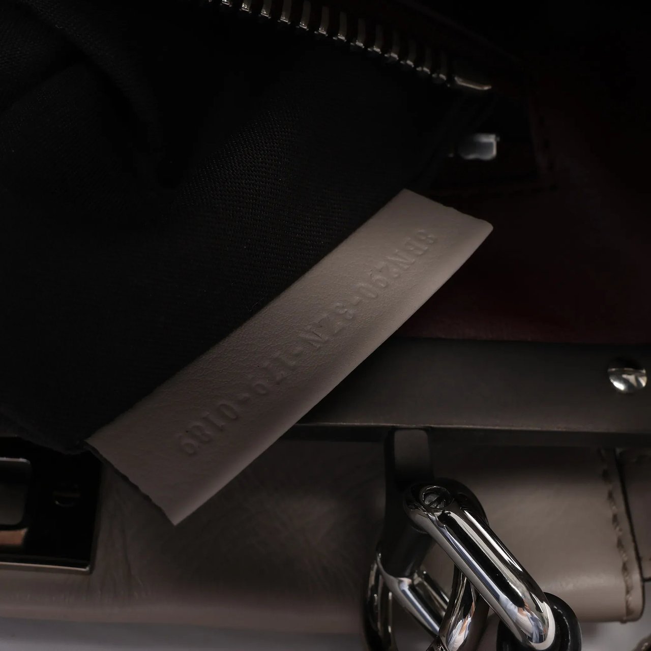 Fendi Fendi Peekaboo Regular Leather 2Way Handbag in Light Greige 8BN290 Beige