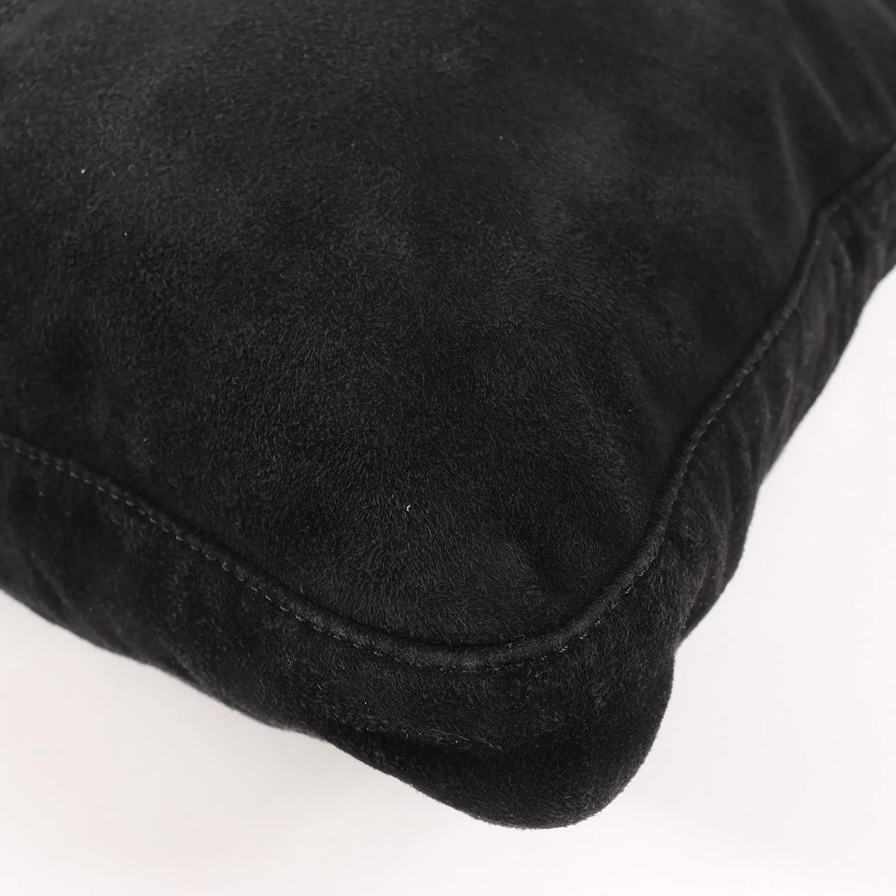 Fendi FENDI Suede x Leather Shoulder bag in Black Zwart