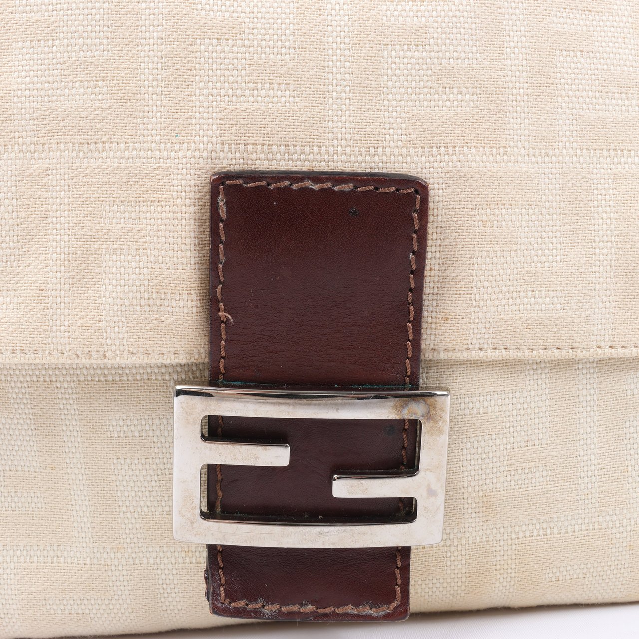 Fendi FENDI Mamma Baguette Zucchino Canvas & Leather Shoulder bag in Beige 26325 Divers