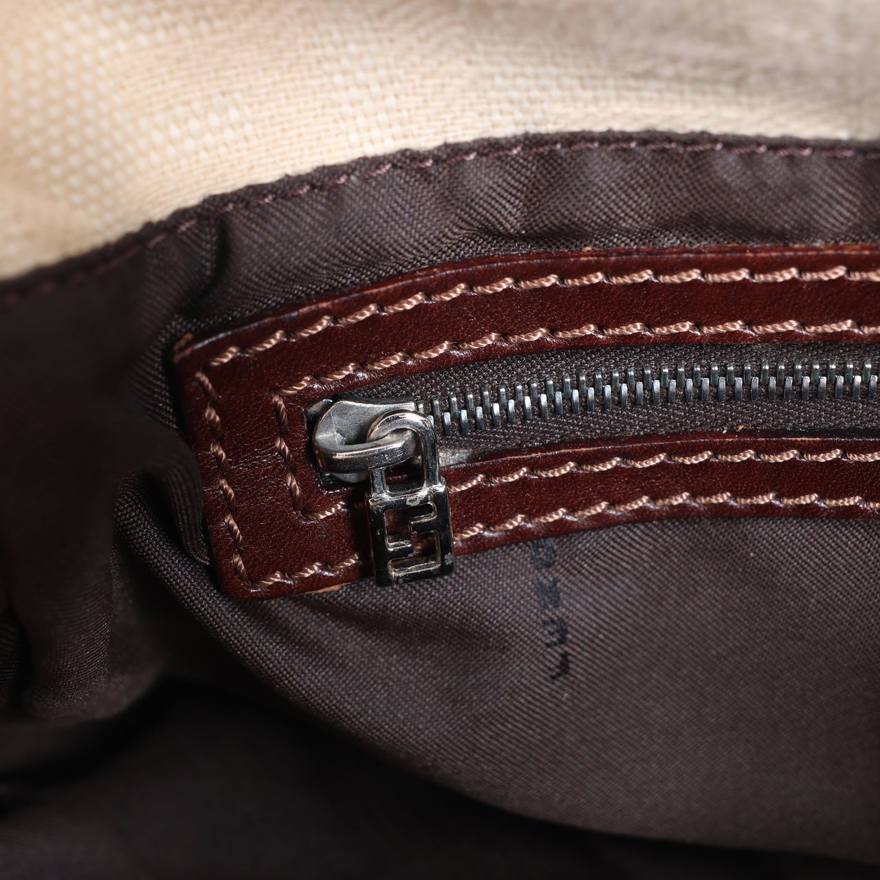 Fendi FENDI Mamma Baguette Zucchino Canvas & Leather Shoulder bag in Beige 26325 Divers