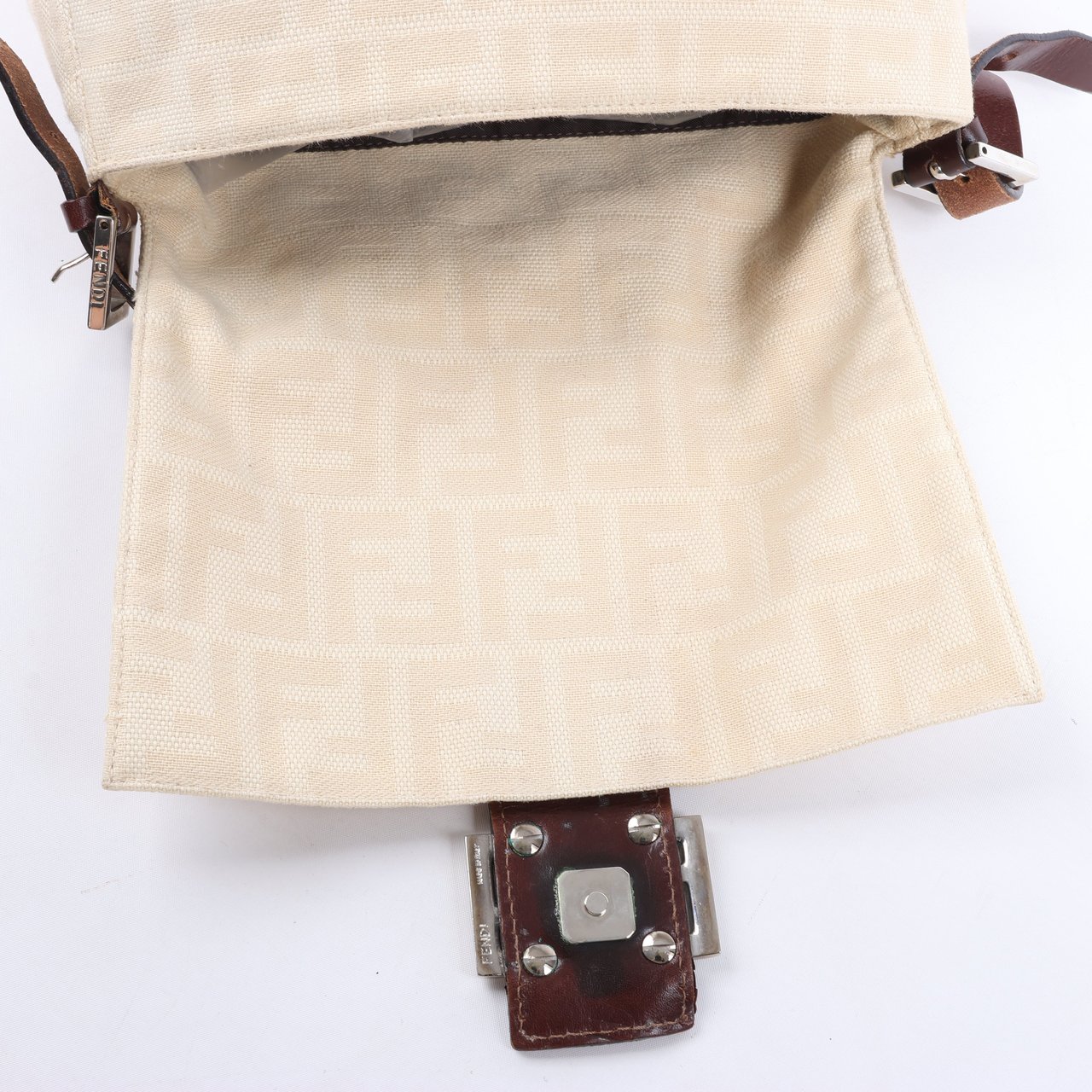 Fendi FENDI Mamma Baguette Zucchino Canvas & Leather Shoulder bag in Beige 26325 Divers