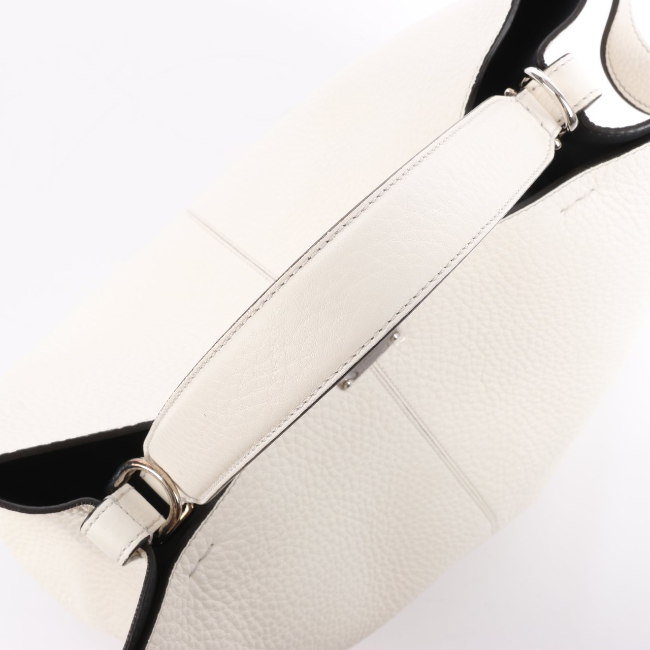 Fendi Fendi Peek-a-boo X-light Leather Handbag in White 7VA448 Wit