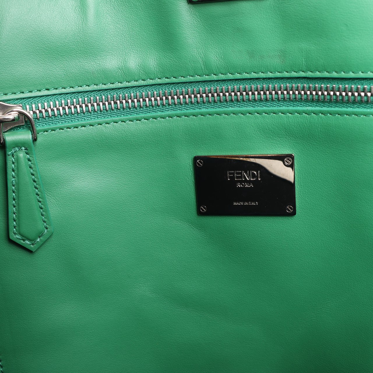 Fendi Fendi Peek-a-boo X-light Leather Handbag in White 7VA448 Wit