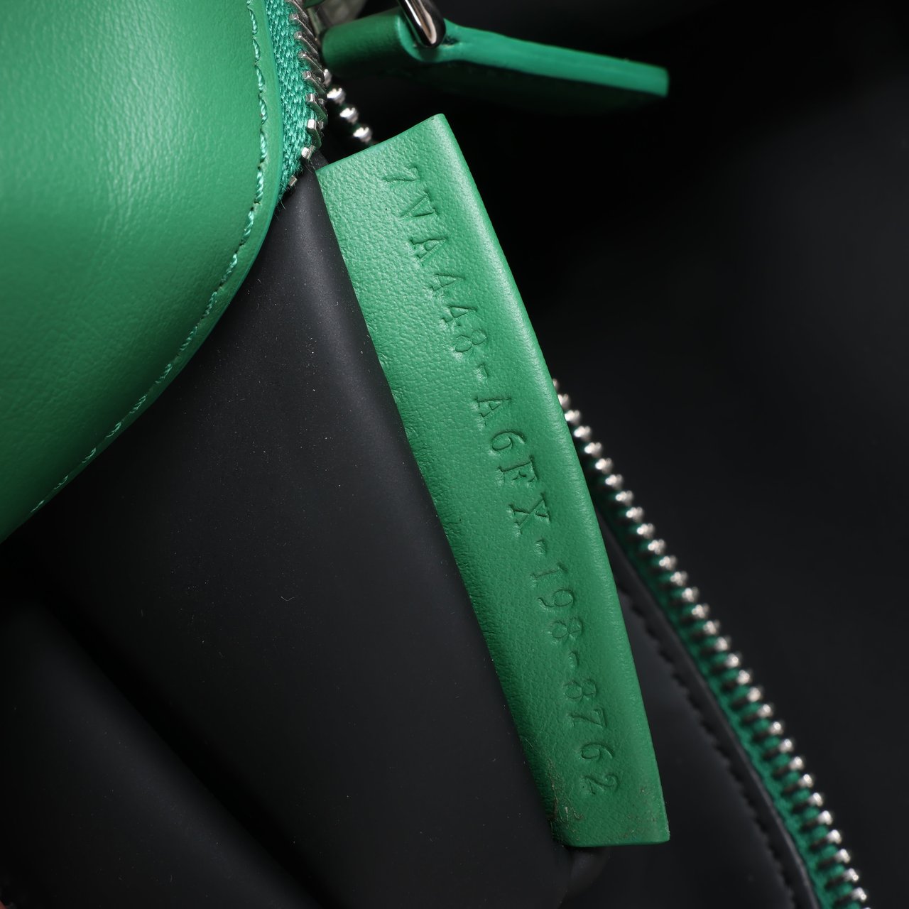 Fendi Fendi Peek-a-boo X-light Leather Handbag in White 7VA448 Wit