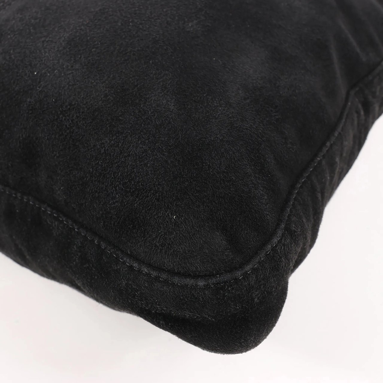 Fendi FENDI Suede x Leather Shoulder bag in Black Zwart