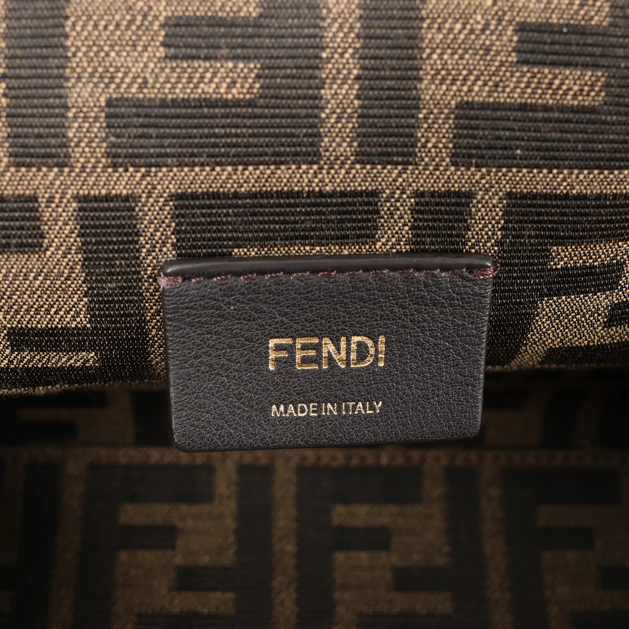 Fendi FENDI First Boa x Leather Crossbody bag in Pink 8BP129 Roze