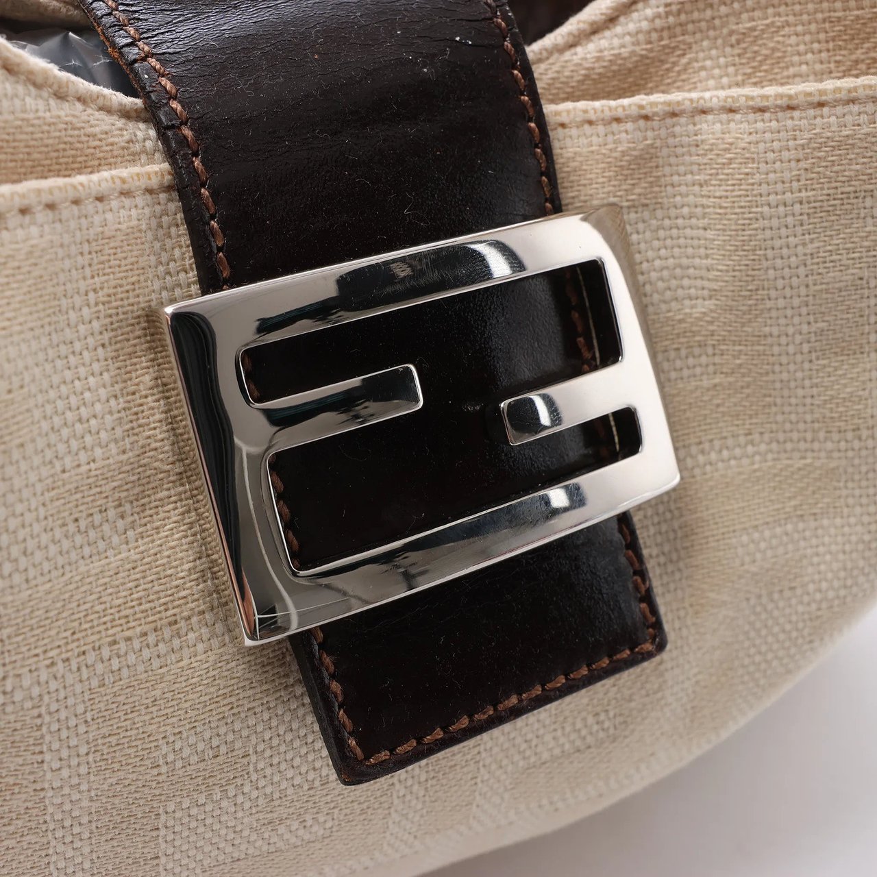 FENDI Mamma Baguette Canvas & Leather Shoulder bag in Beige Beige