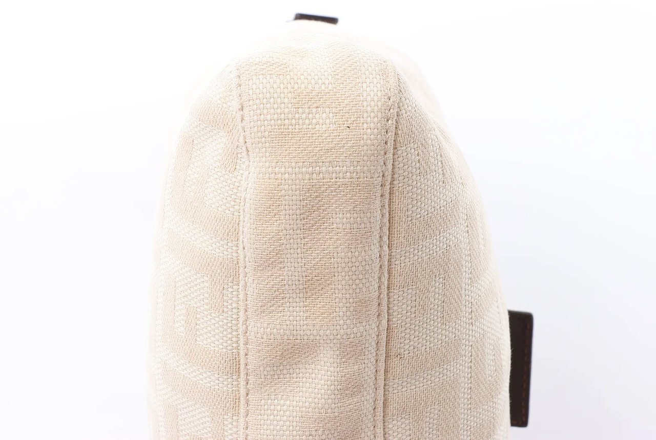 FENDI Mamma Baguette Canvas & Leather Shoulder bag in Beige Beige