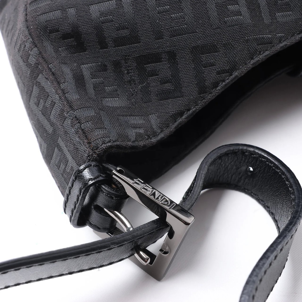 FENDI Mamma Baguette Zucchino Canvas & Leather Shoulder bag in Black 8BR036 Zwart