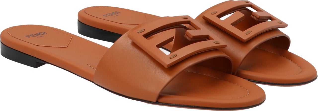Fendi Brown Lamb Leather Slides Bruin