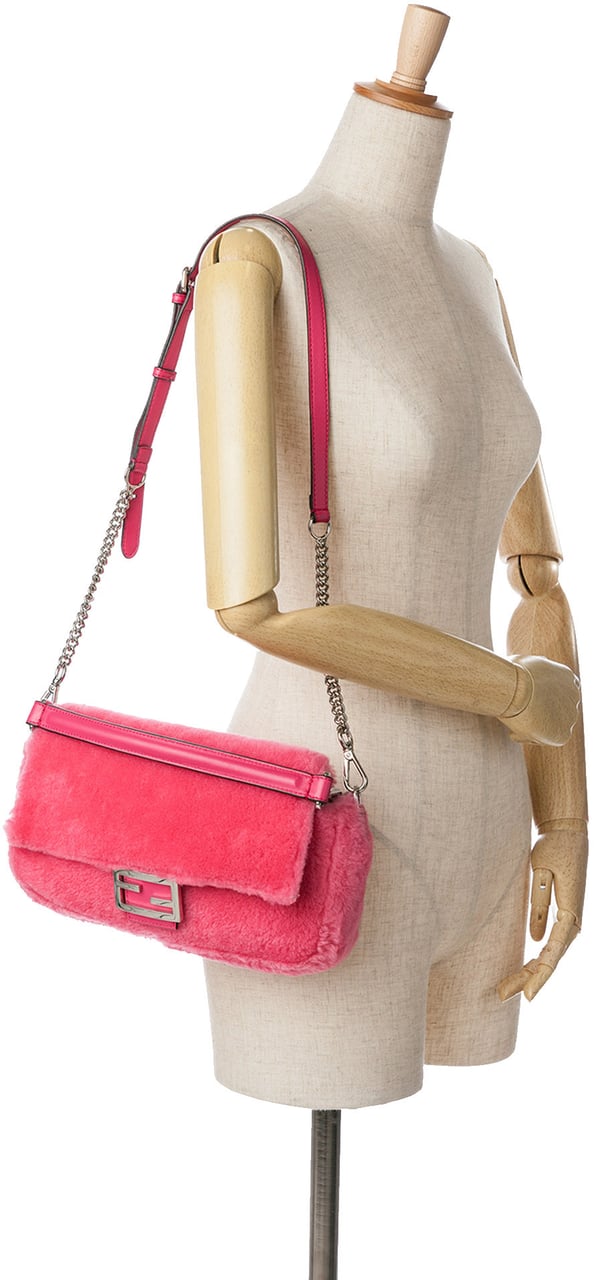 Fendi Shearling Baguette Satchel Roze