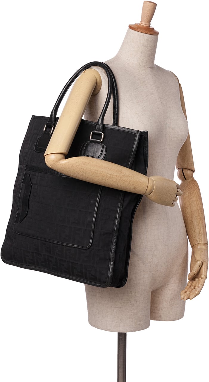 Fendi Zucca Canvas Tall Tote Zwart