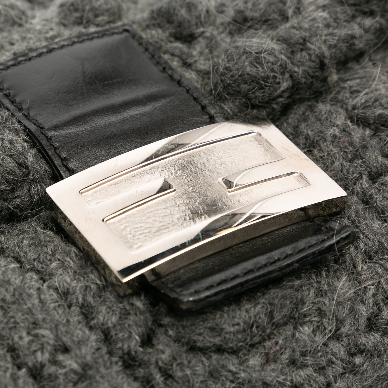 Fendi Crochet Wool Mamma Forever Grijs