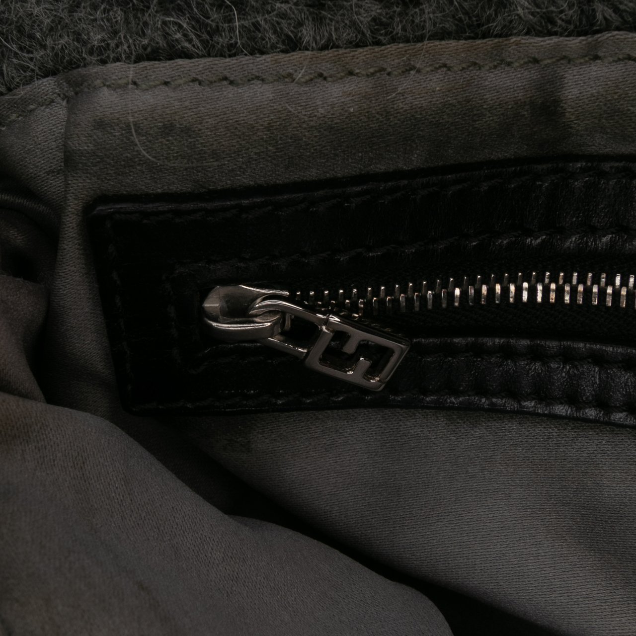 Fendi Crochet Wool Mamma Forever Grijs