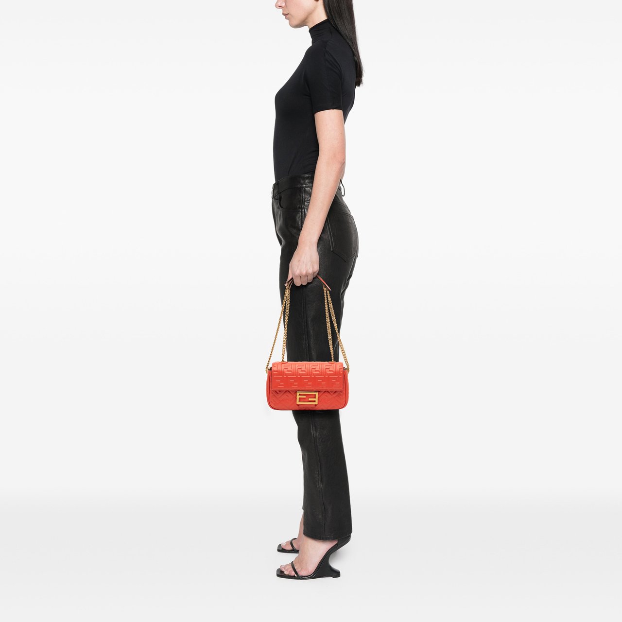 Fendi Zucca Embossed Leather Chain Midi Baguette Oranje