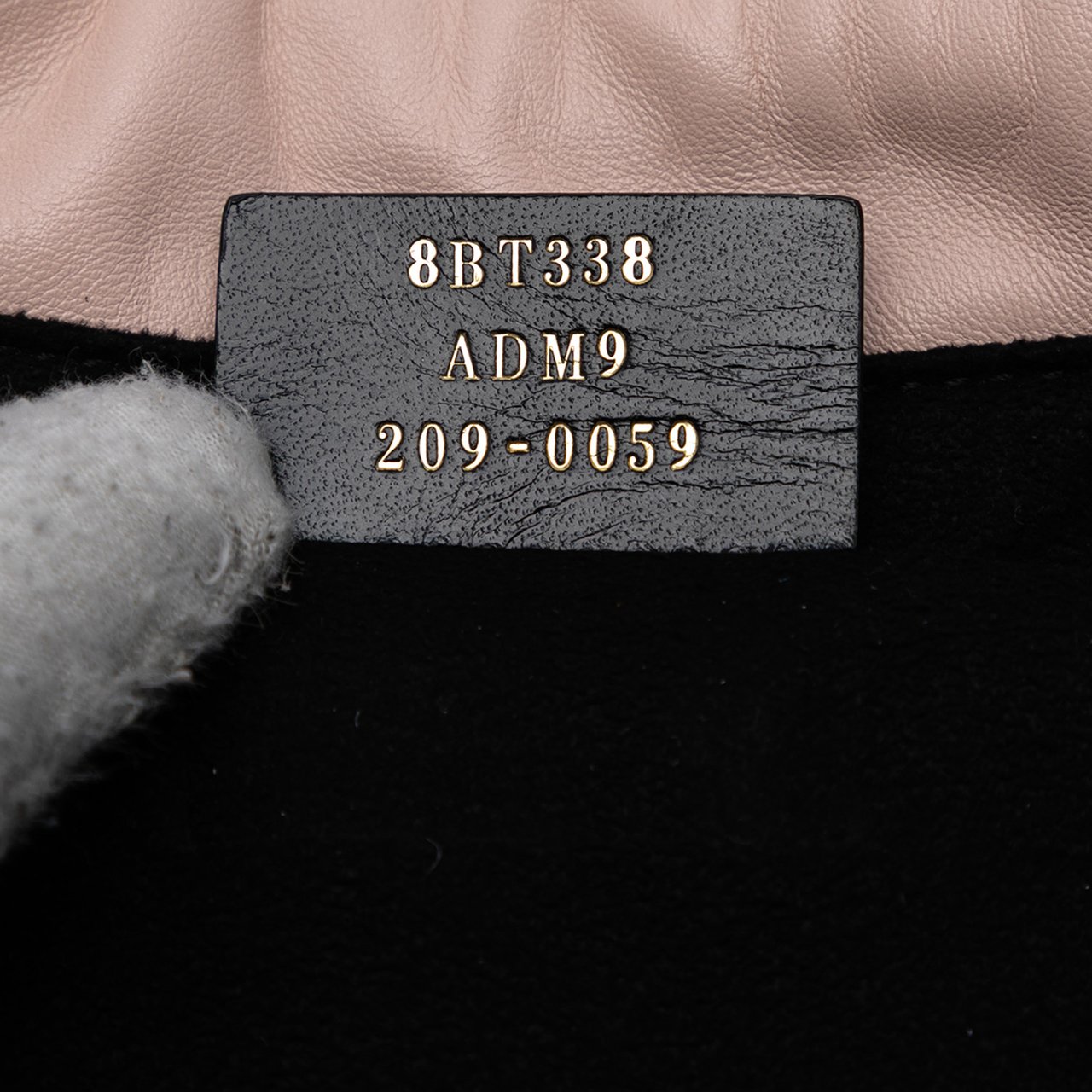 Fendi Medium Leather Logo Drawstring Crossbody Roze