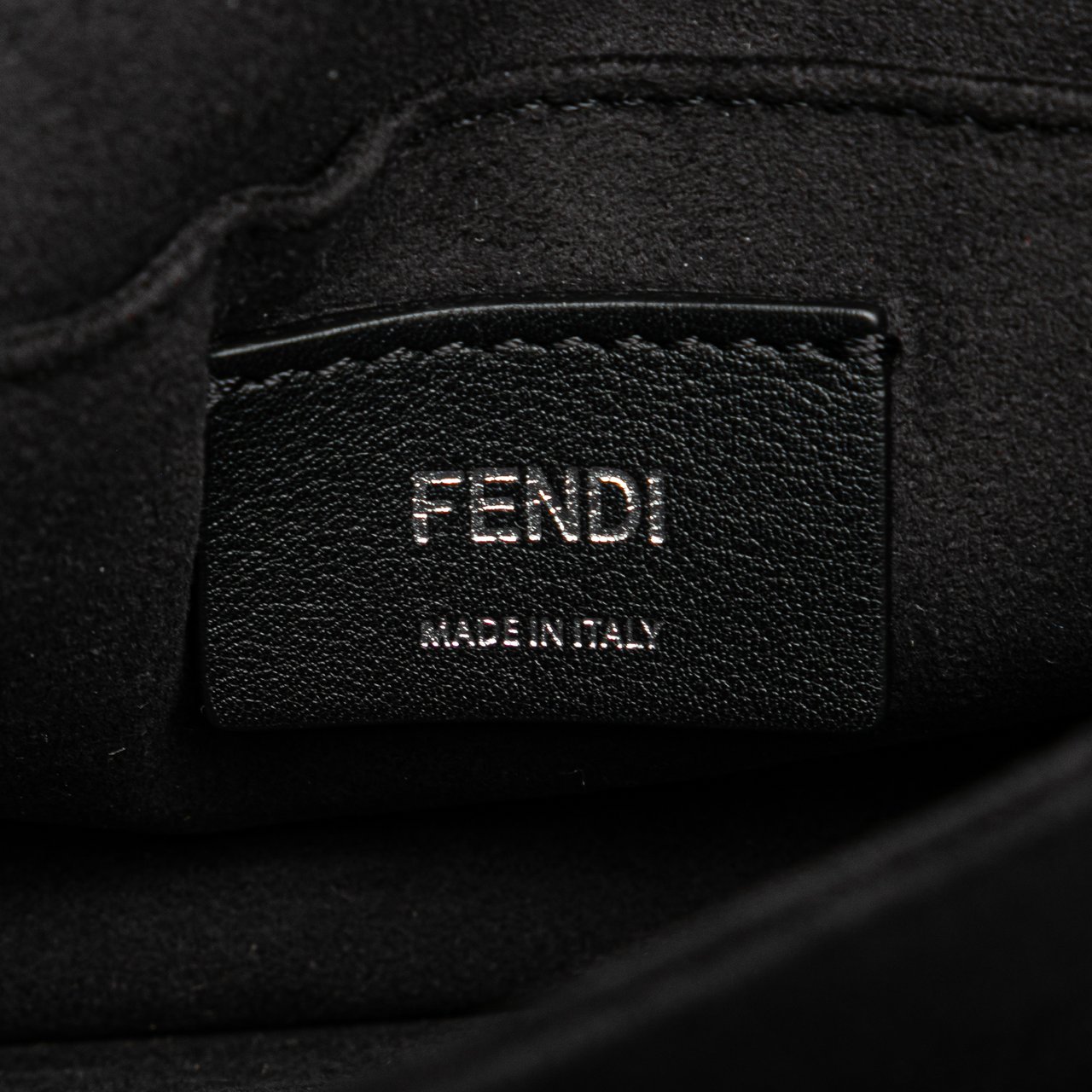 Fendi Small Scalloped Leather Kan I Crossbody Zwart