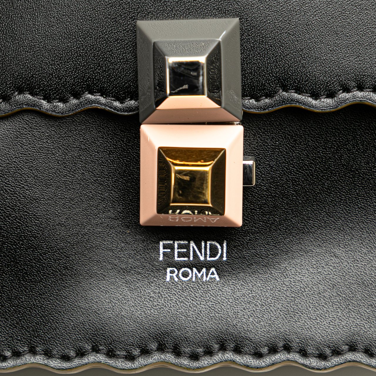 Fendi Small Scalloped Leather Kan I Crossbody Zwart