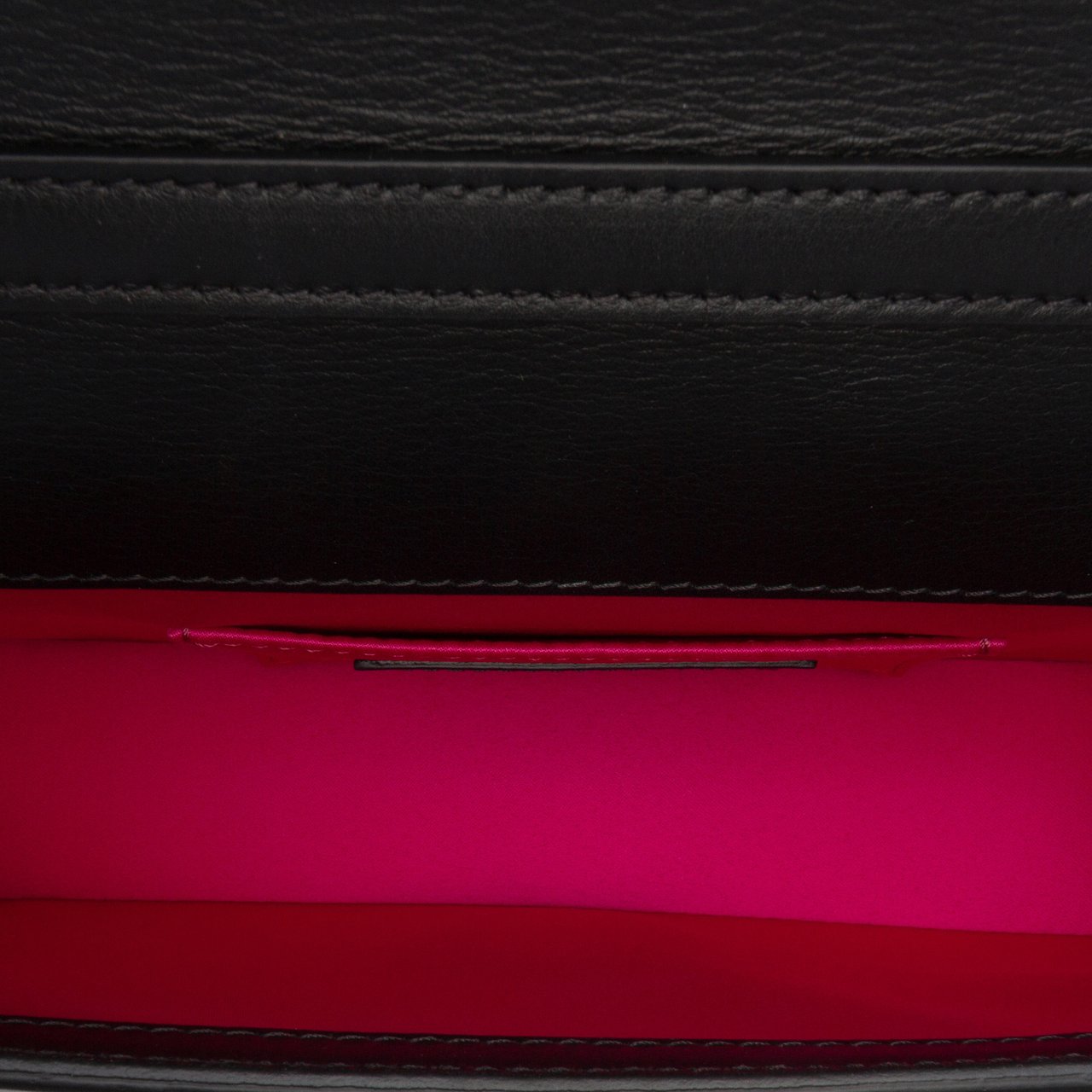 Fendi Versace Vitello Seta Fendace Brooch Baguette Satchel Zwart