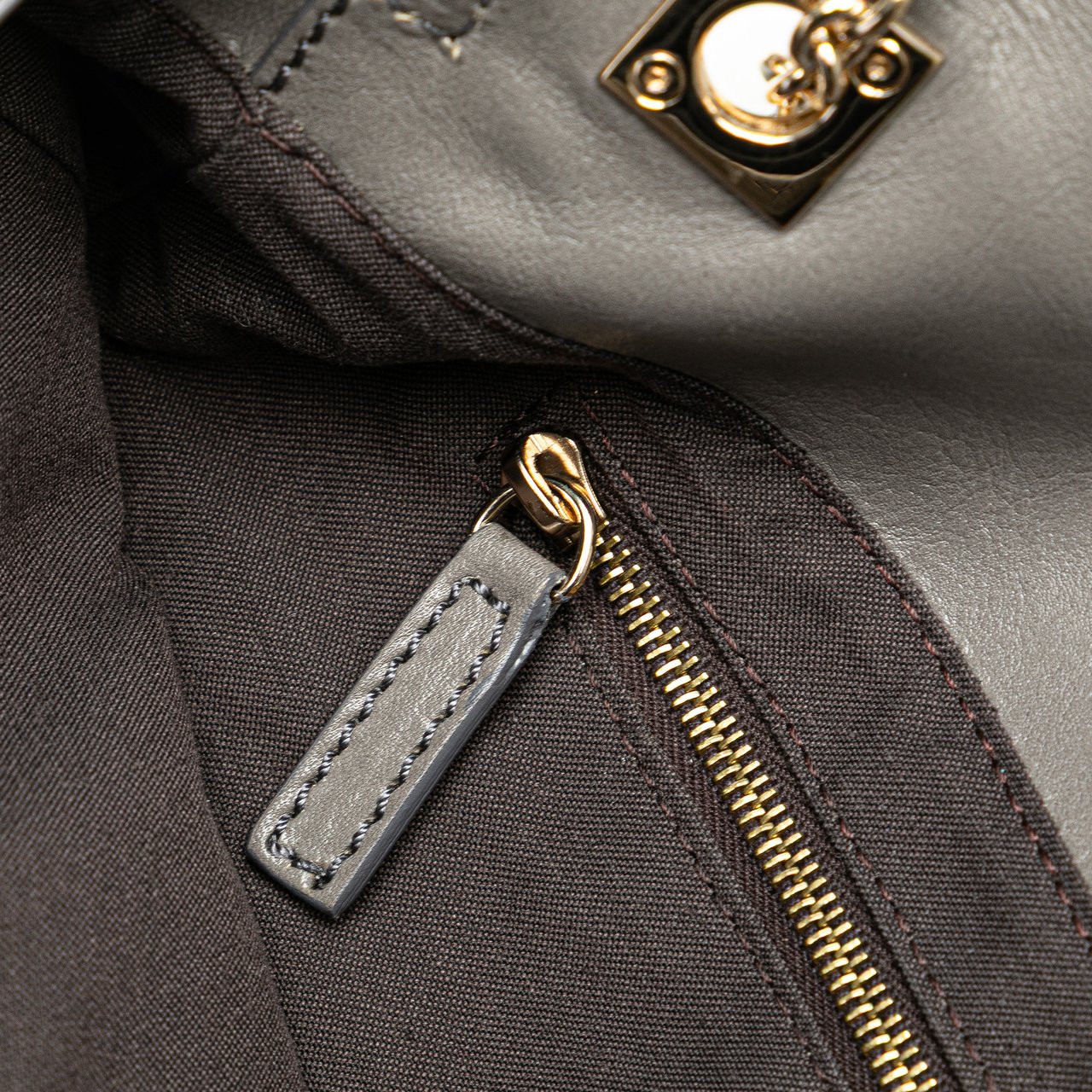 Fendi Glazed Leather Chain Flap Baguette Crossbody Grijs