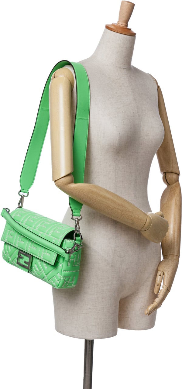 Fendi Zucca Embossed Stitched Leather Baguette Satchel Groen