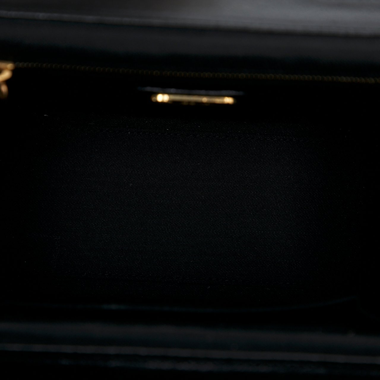 Fendi Velvet Push Lock Box Satchel Zwart