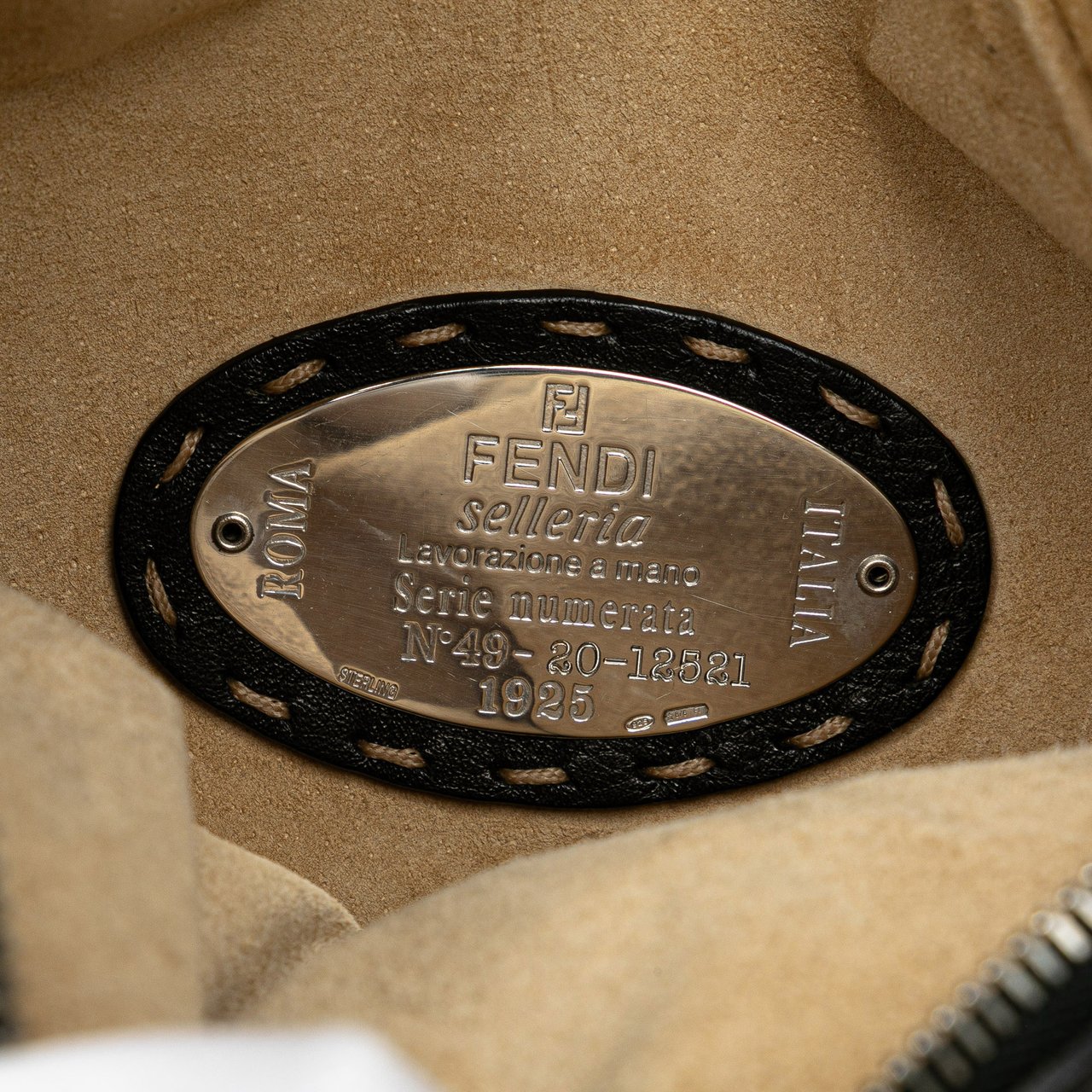 Fendi Leather Selleria Oyster Hobo Zwart