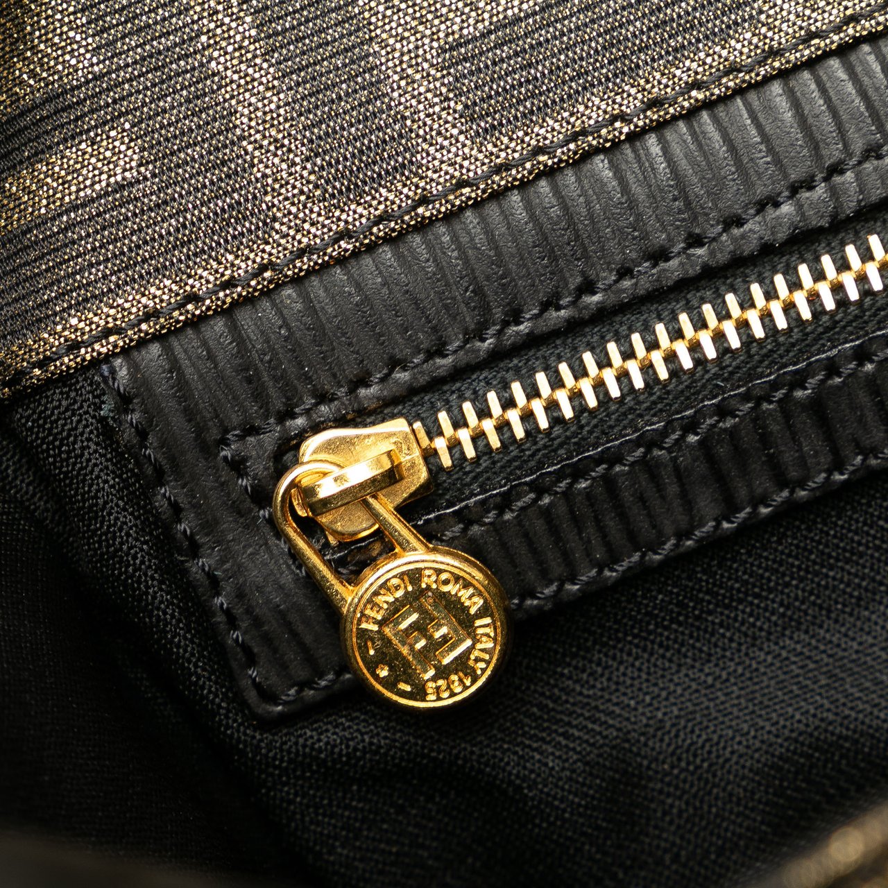 Fendi Zucca Canvas Shoulder Bag Bruin