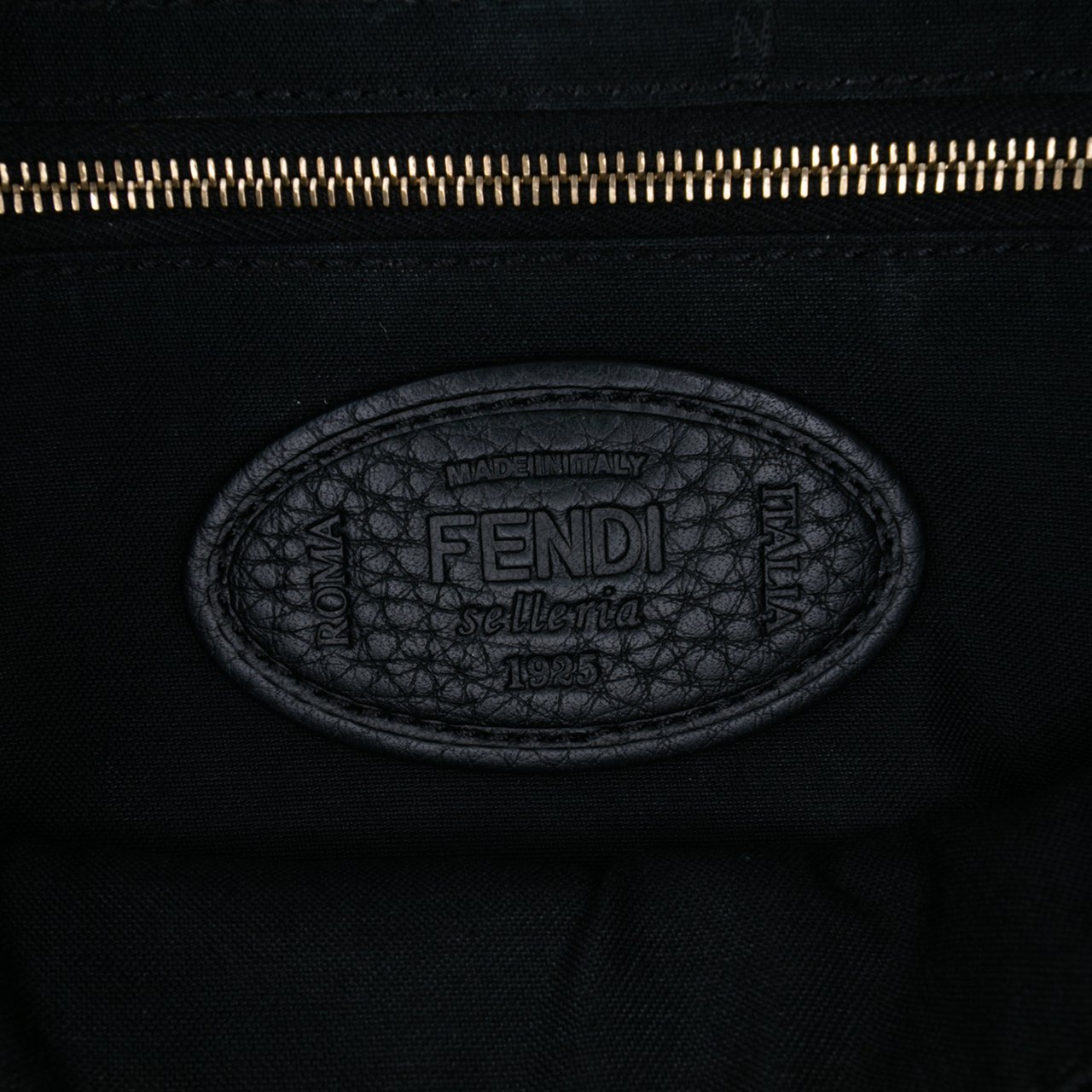 Fendi Leather Selleria Convertible Baguette Satchel Zwart