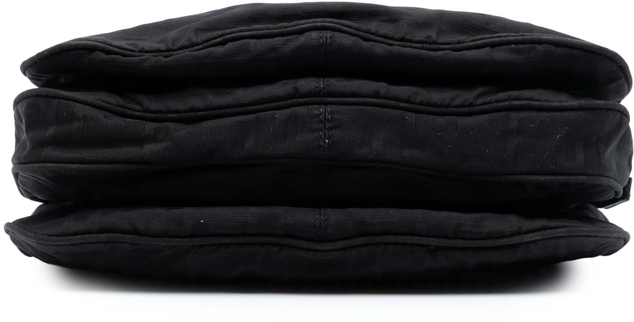 Fendi Zucca Canvas Shoulder Bag Zwart