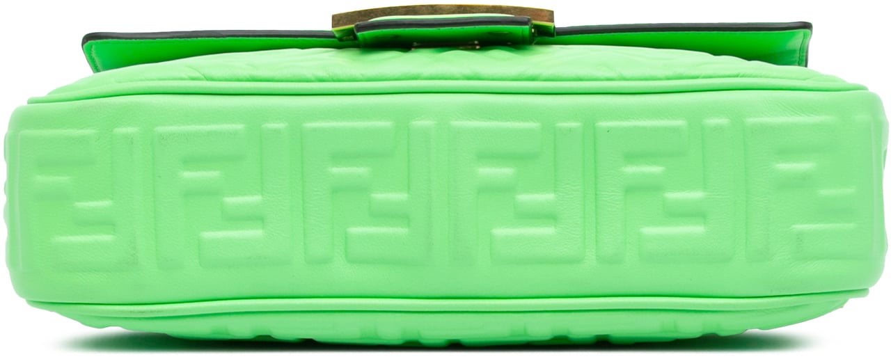 Fendi Zucca Embossed Leather Chain Midi Baguette Groen