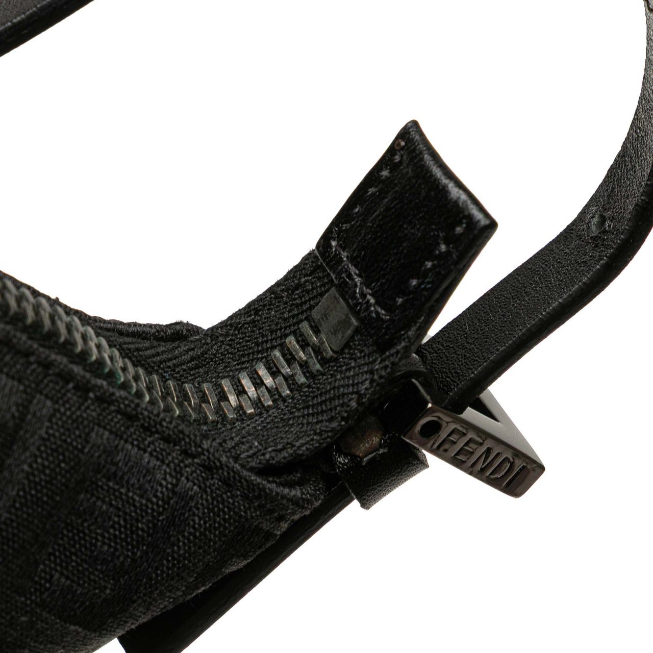 Fendi Zucchino Canvas Pochette Zwart