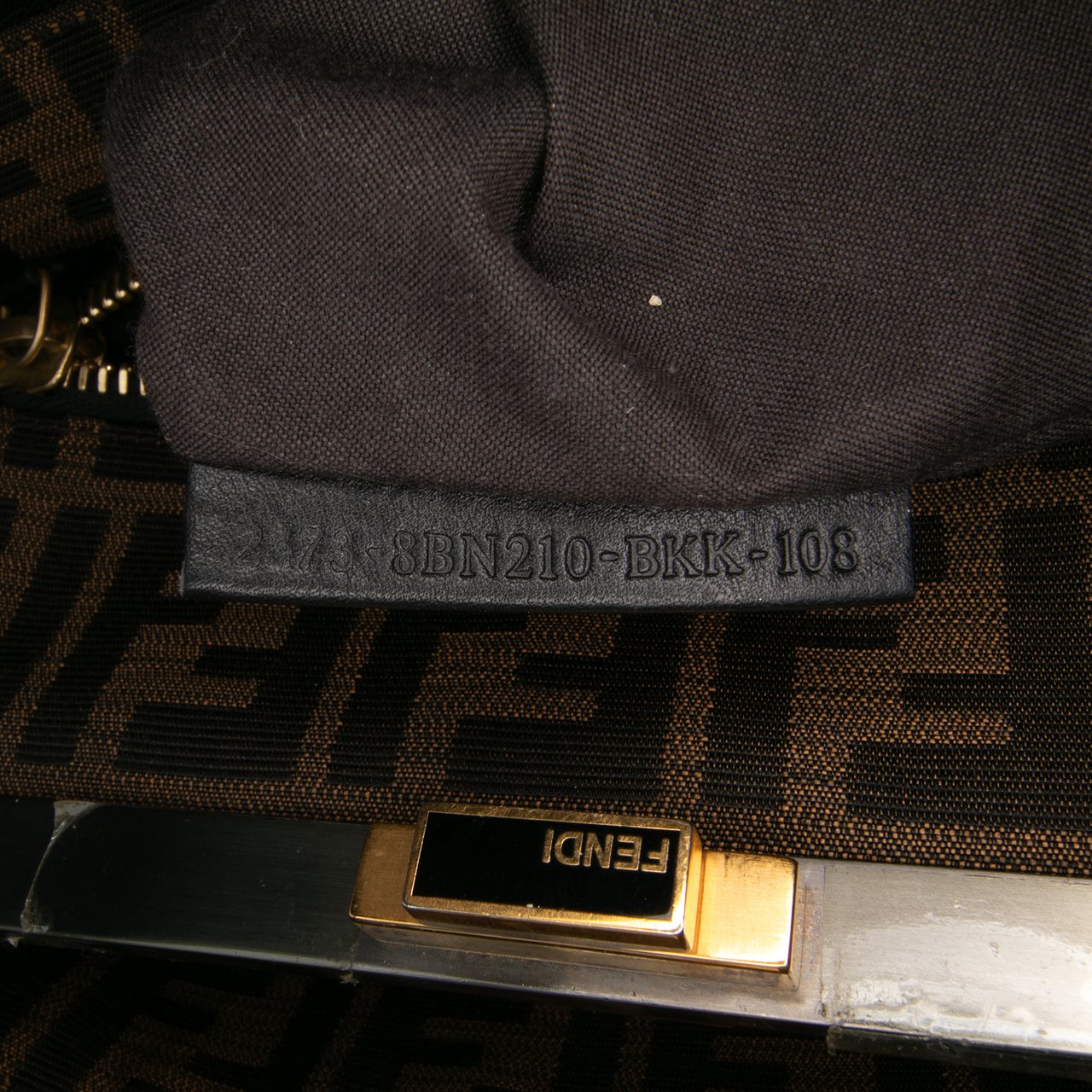 Fendi Large Goatskin Peekaboo Iconic Satchel Zwart