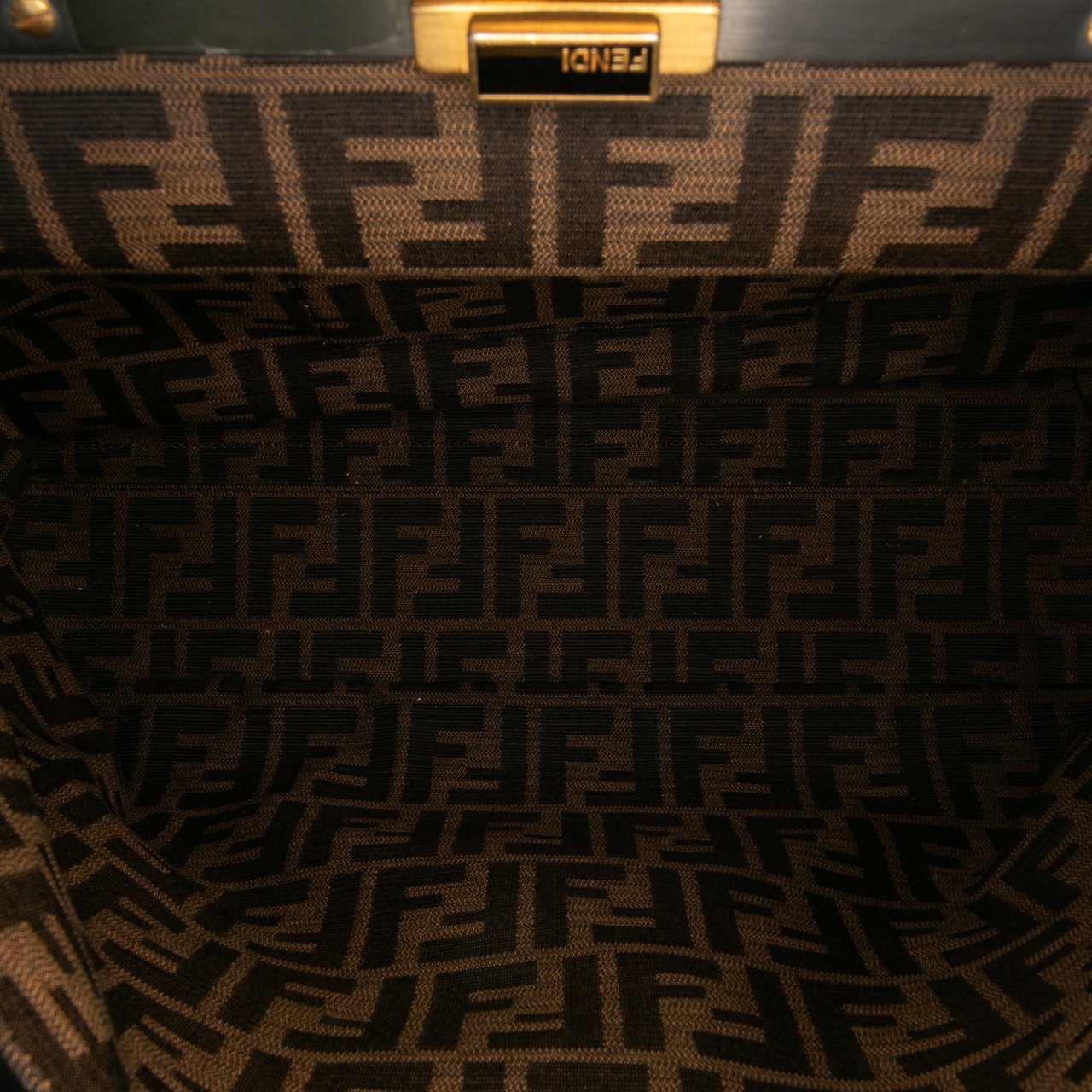 Fendi Large Goatskin Peekaboo Iconic Satchel Zwart
