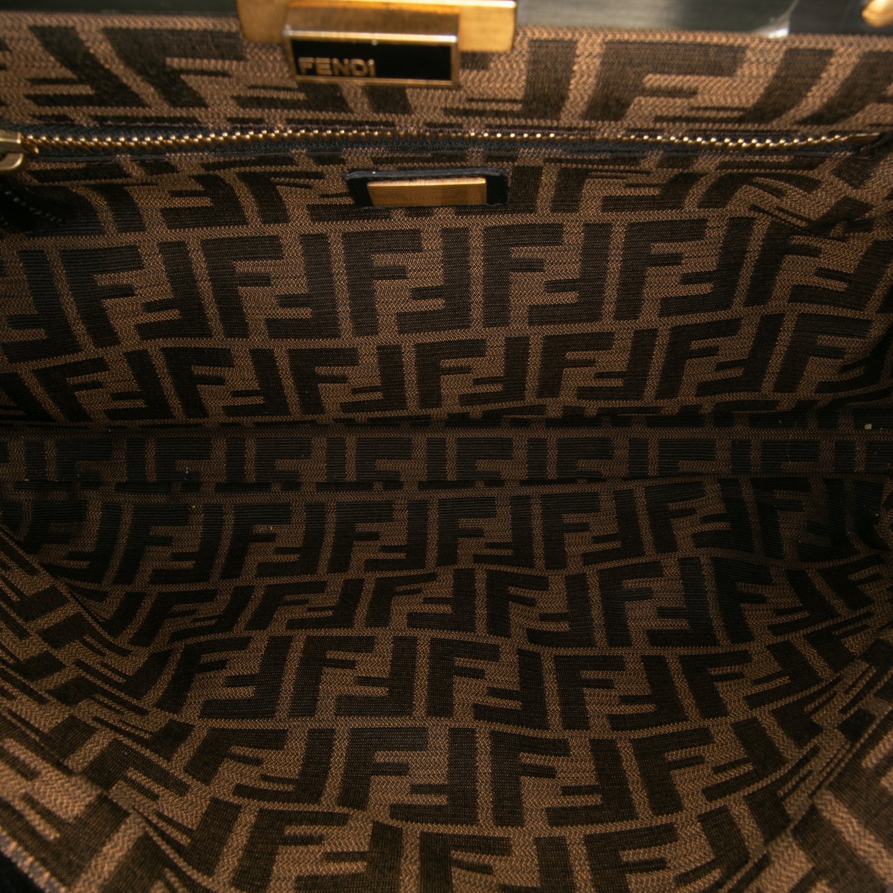 Fendi Large Goatskin Peekaboo Iconic Satchel Zwart