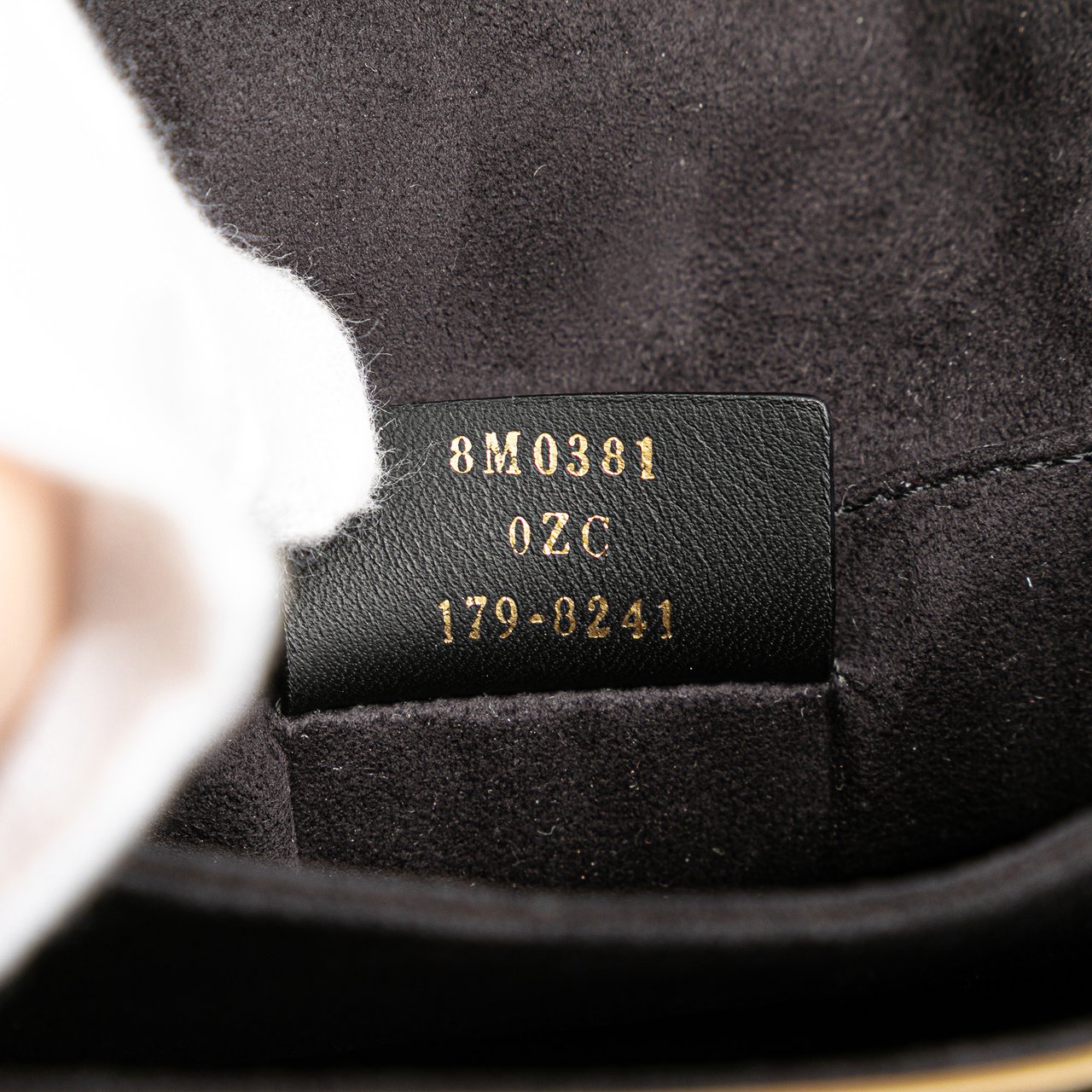 Fendi Small Scalloped Leather Kan I Crossbody Zwart