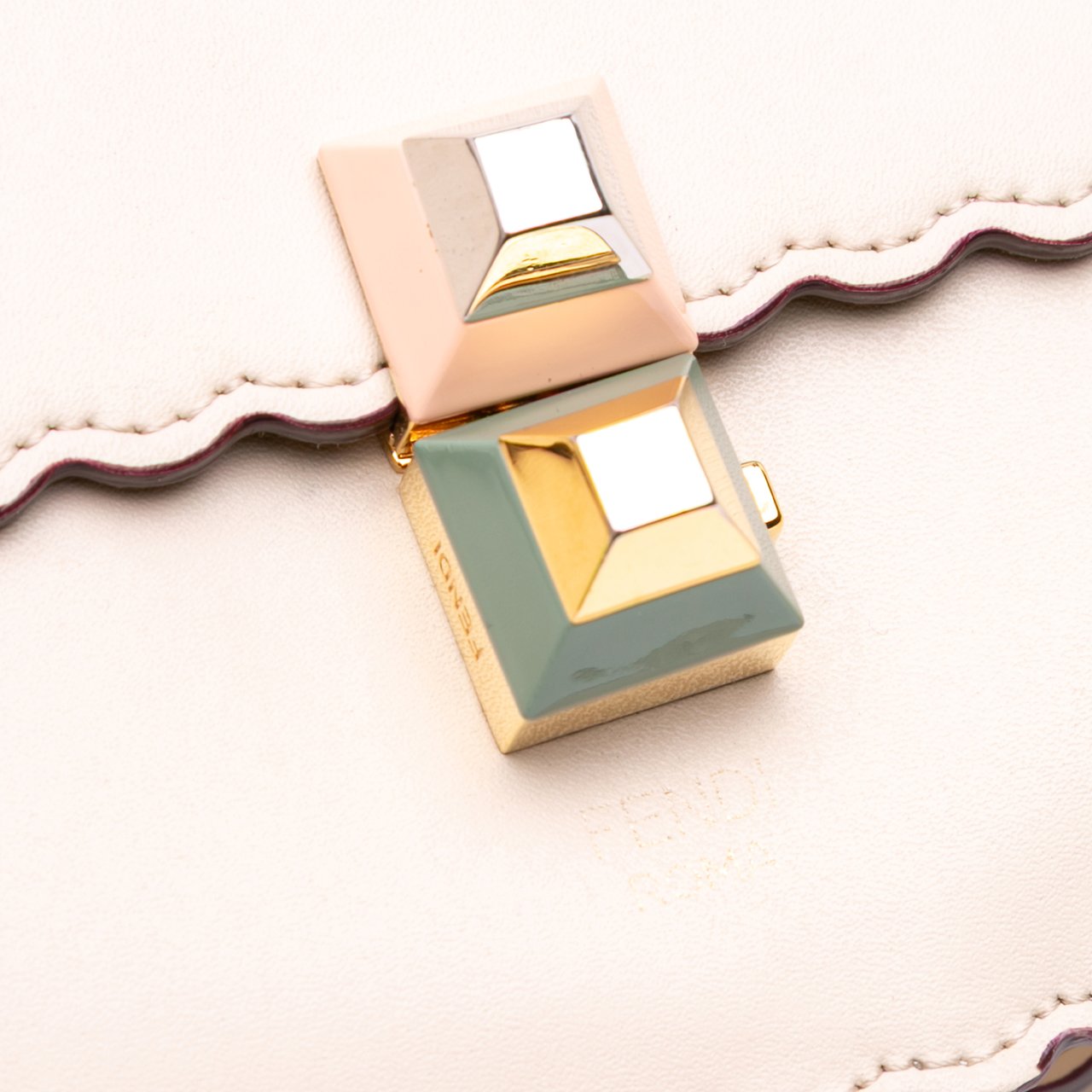 Fendi Small Scalloped Leather Kan I Crossbody Roze