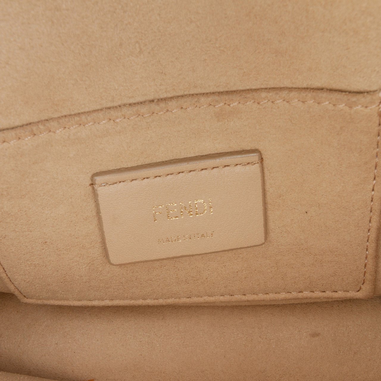 Fendi Small Scalloped Leather Kan I Crossbody Roze