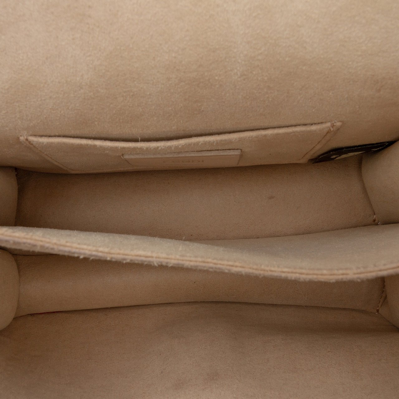 Fendi Small Scalloped Leather Kan I Crossbody Roze