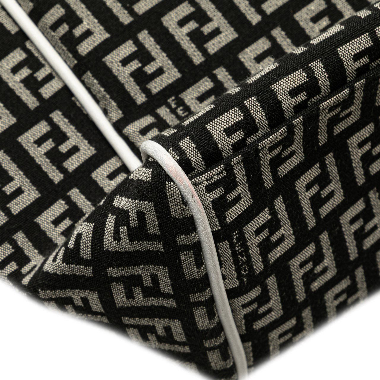 Fendi Zucchino Canvas Tote Zwart