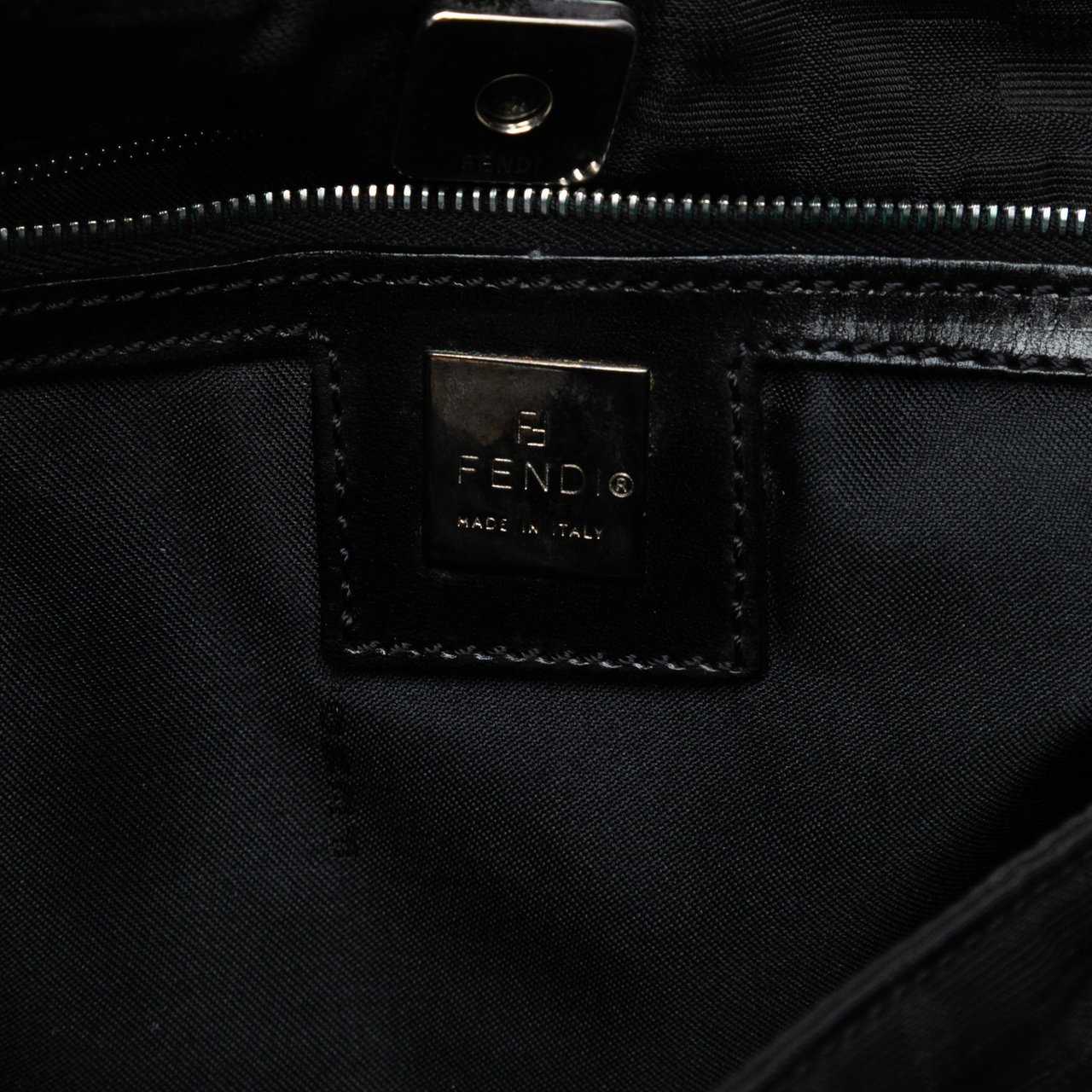 Fendi Zucca Canvas Shoulder Bag Zwart