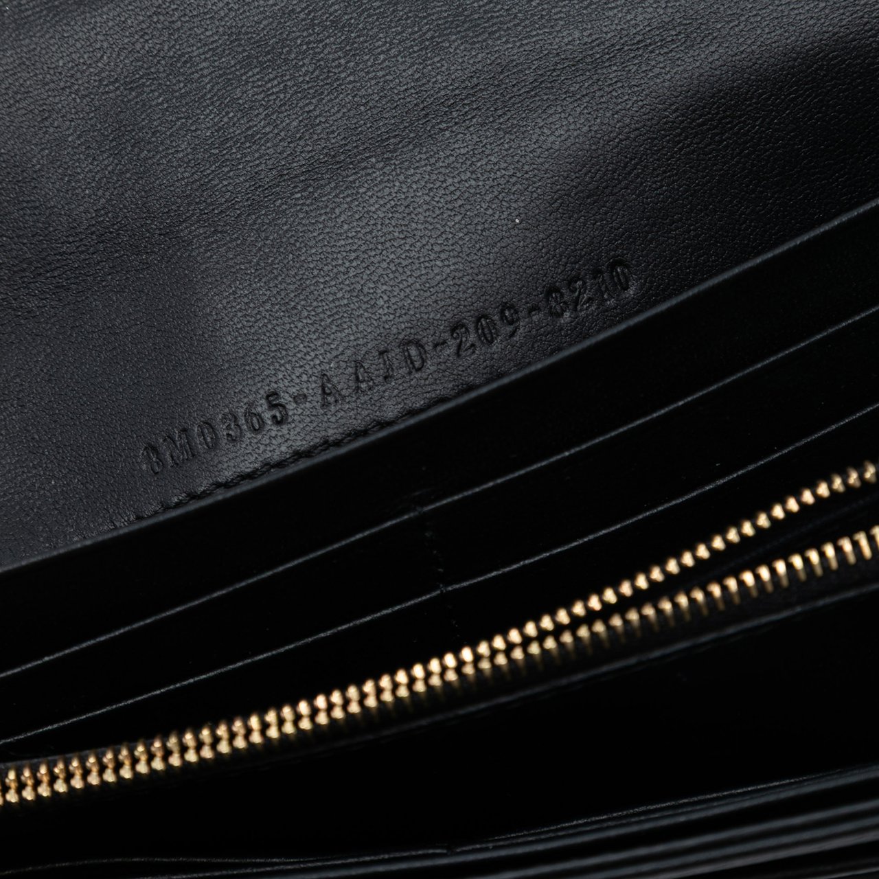 Fendi Zucca Embossed Nappa Baguette Continental Wallet With Chain Zwart